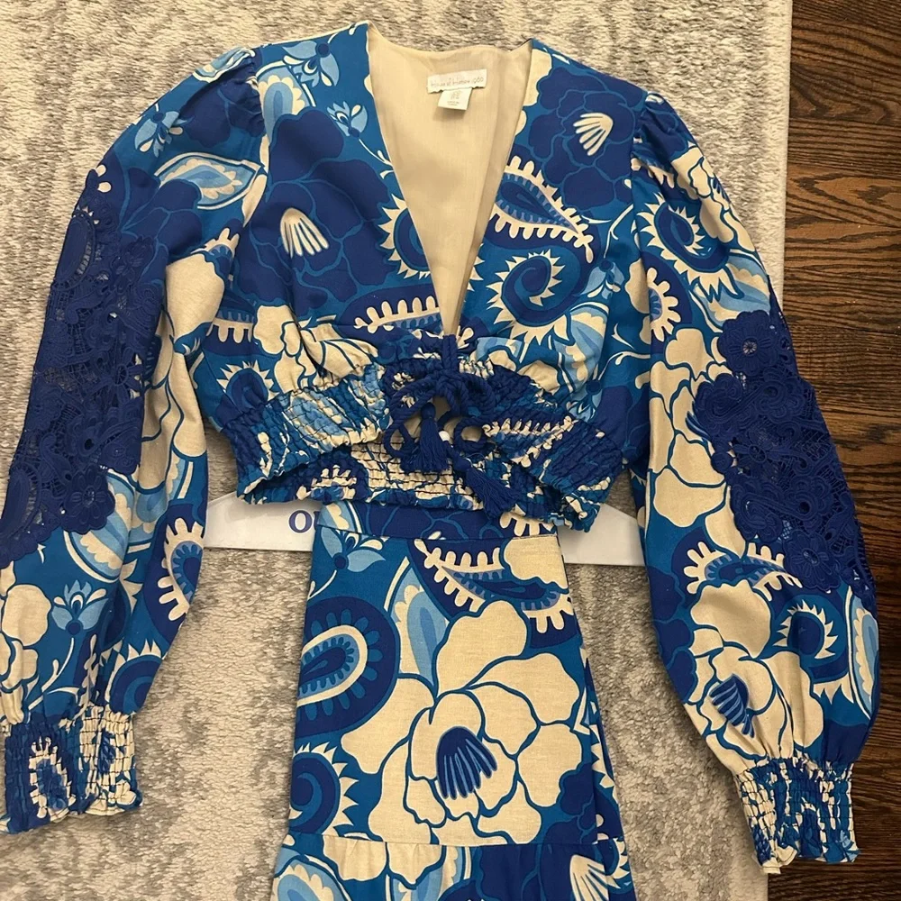 Beautiful House of Harlow Floral Blue and White two piece set - Picture 4 of 8